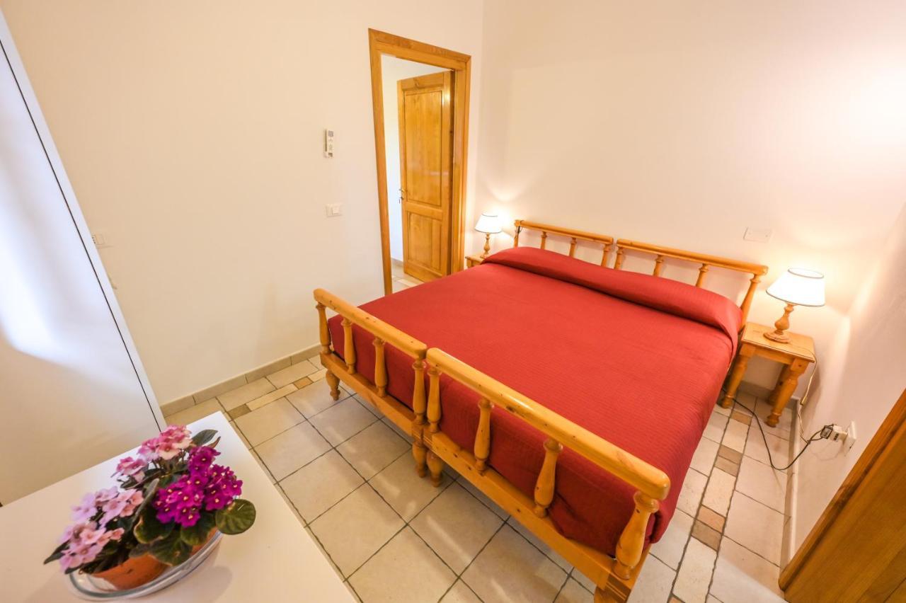 Agriturismo Poggio Al Pino Монтелупо-Фьорентино Экстерьер фото