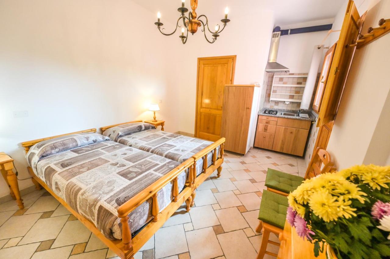 Agriturismo Poggio Al Pino Монтелупо-Фьорентино Экстерьер фото