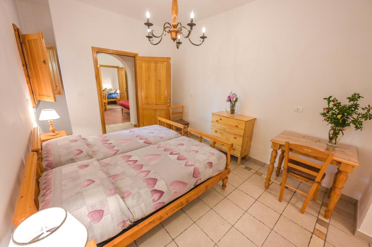 Agriturismo Poggio Al Pino Монтелупо-Фьорентино Экстерьер фото