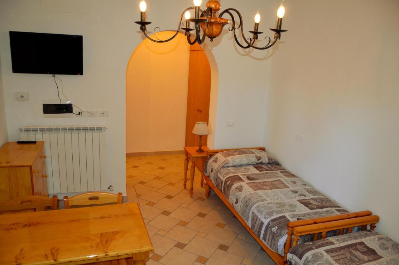 Agriturismo Poggio Al Pino Монтелупо-Фьорентино Экстерьер фото